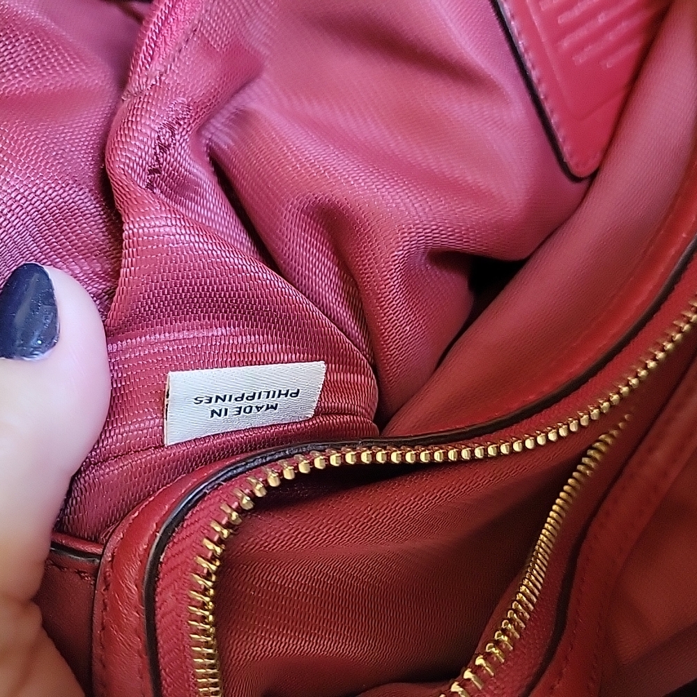 Coach Vibrant Red Leather Hobo Bag with Glossy Finish and Gold Hardwear - Picture 6 of 14